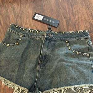 White fox boutique “get shaky denim shorts hazel wash”
